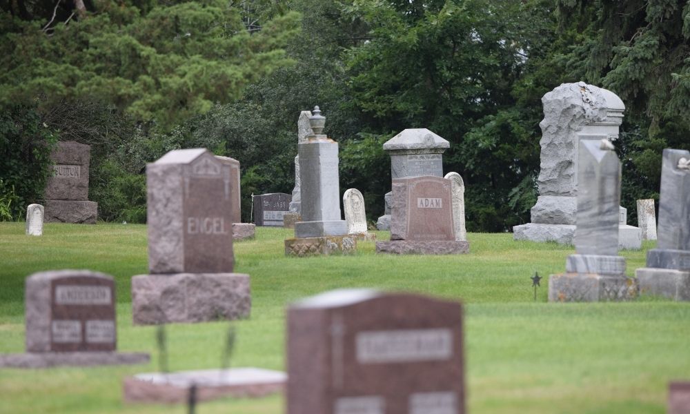 Understanding the Differences Between Types of Headstones