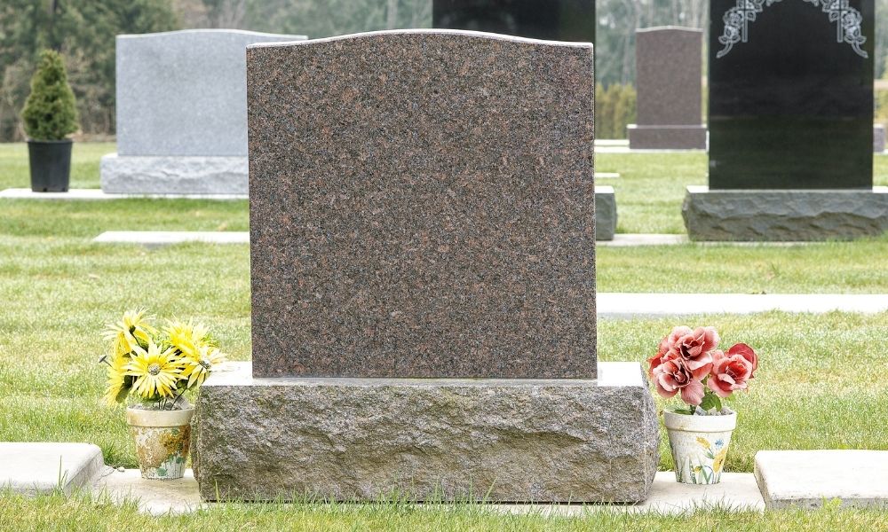 Tips for Designing and Purchasing the Right Headstone